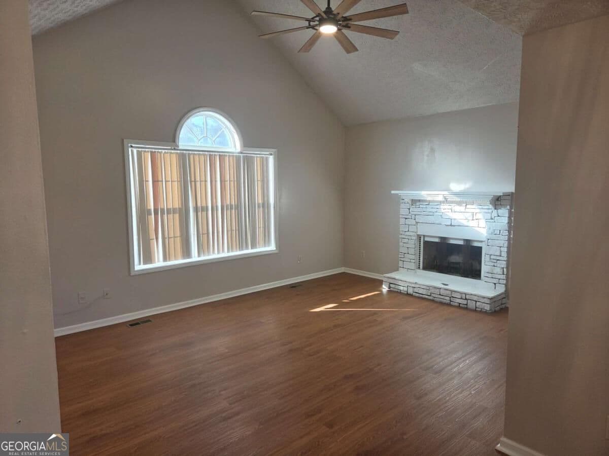 4 bedroom, 3 bathroom, 2,008 sq ft single family residence for rent at 1690 Silverdale Lane, Lithia Springs, GA 30122 for $2,200 a month — photo 4