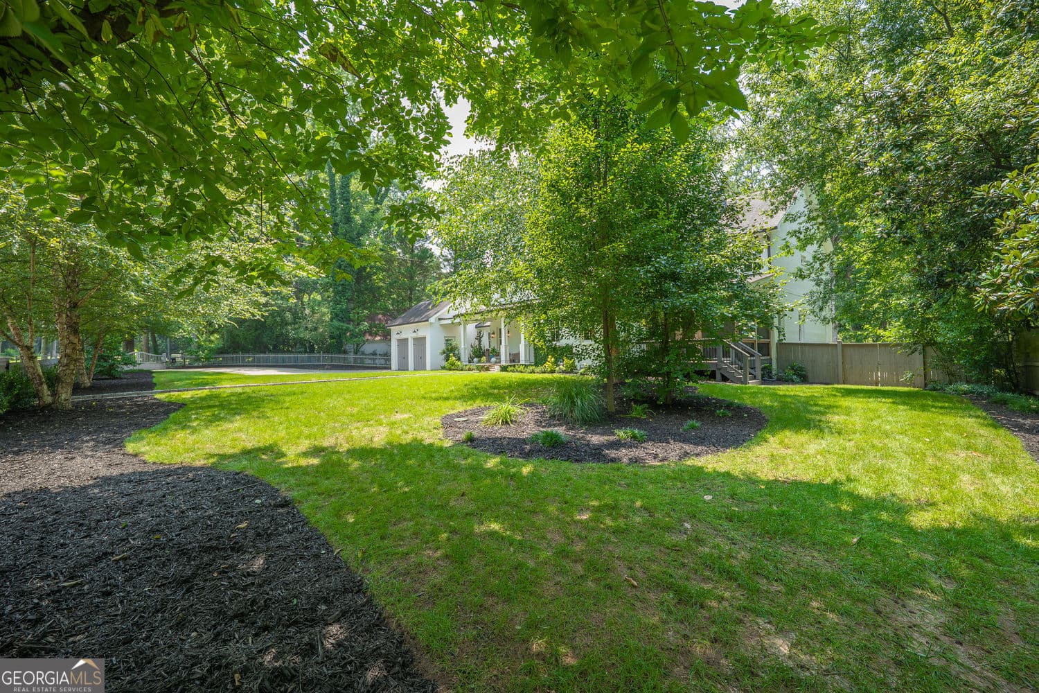 5 bedroom, 4.5 bathroom, 5,525 sq ft single family residence for sale at 3882 Wieuca Road, Atlanta, GA 30342 — photo 3