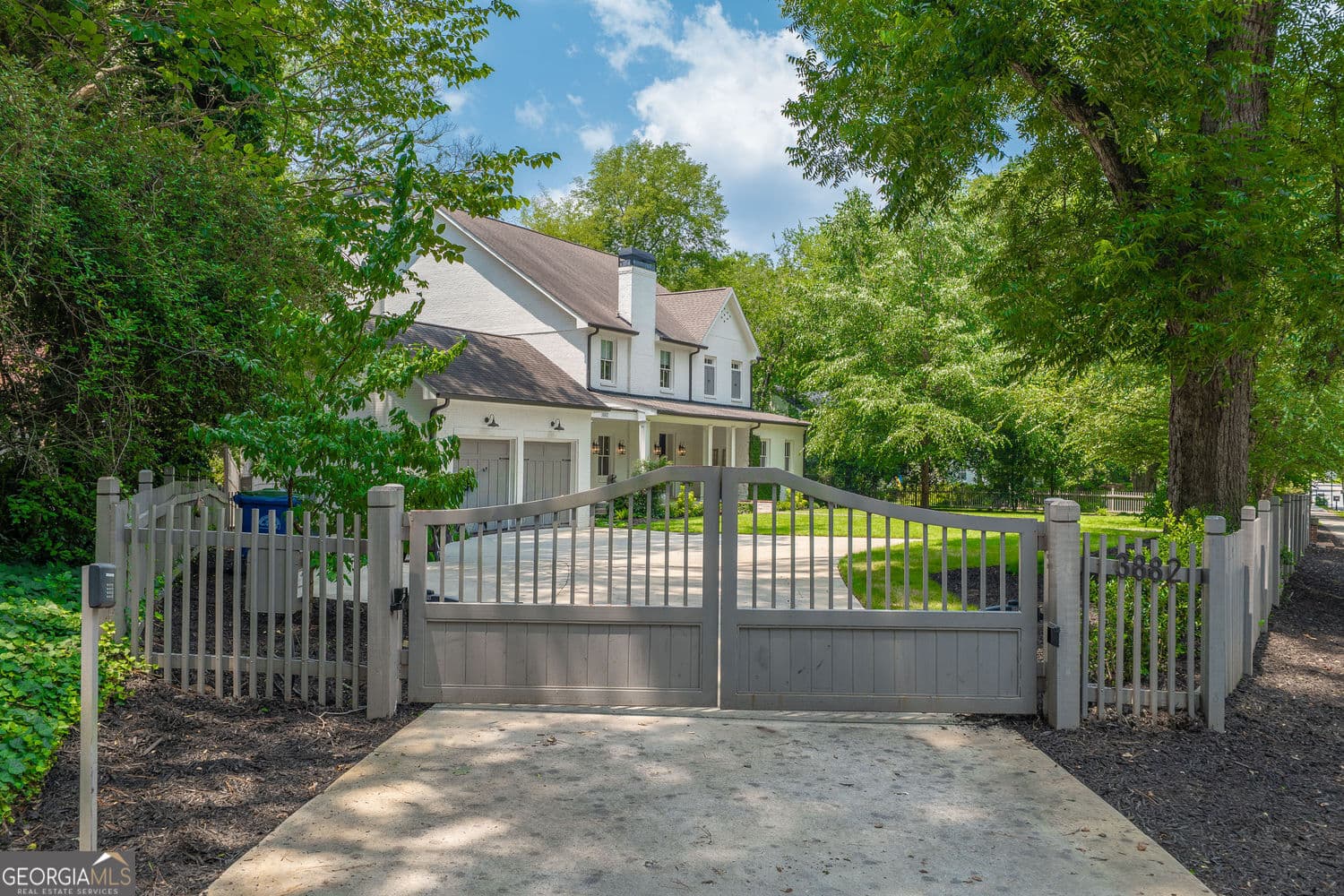 5 bedroom, 4.5 bathroom, 5,525 sq ft single family residence for sale at 3882 Wieuca Road, Atlanta, GA 30342 — photo 4