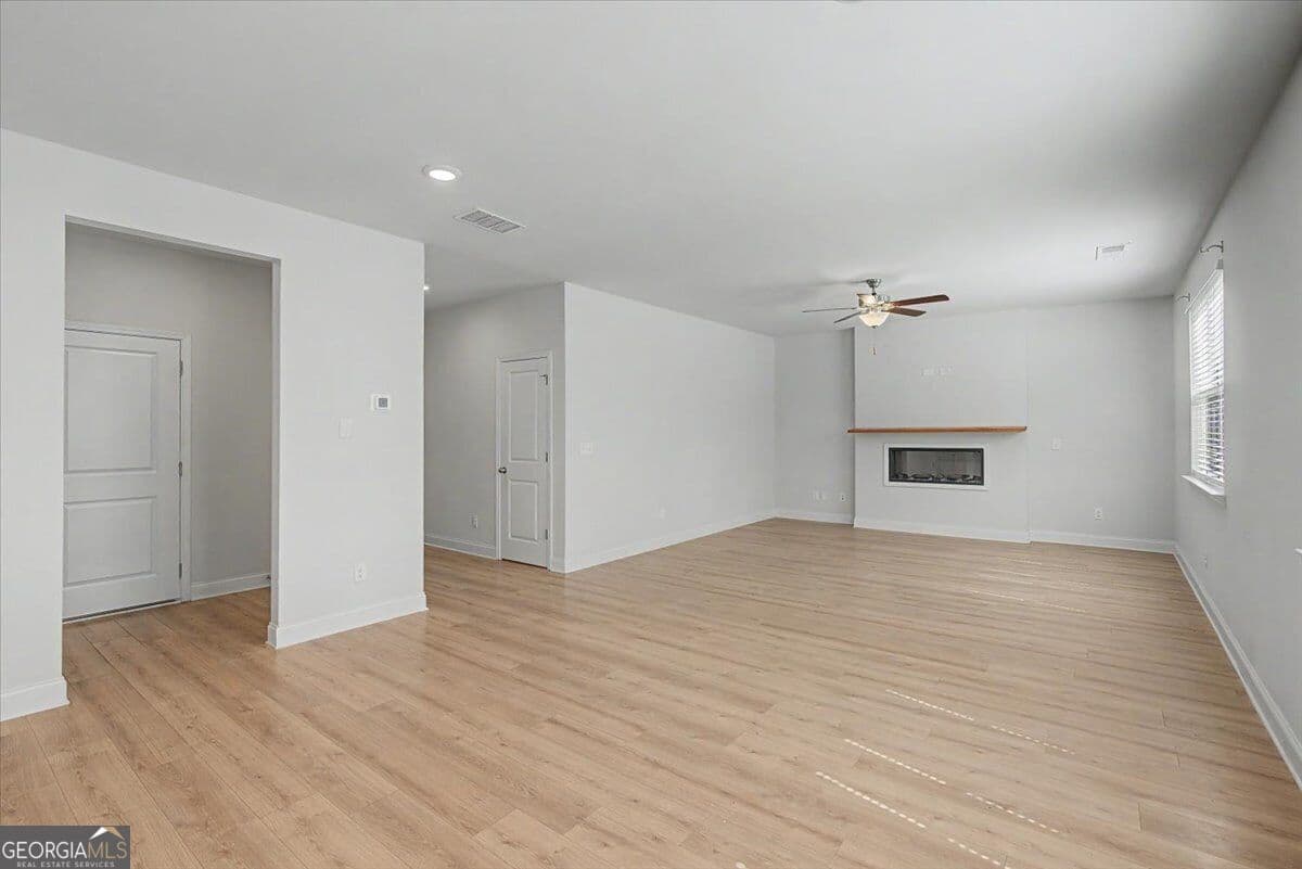 5 bedroom, 4 bathroom, 2,615 sq ft single family residence for rent at 61 Dew Drop Point, Dallas, GA 30157 for $2,350 a month — photo 9