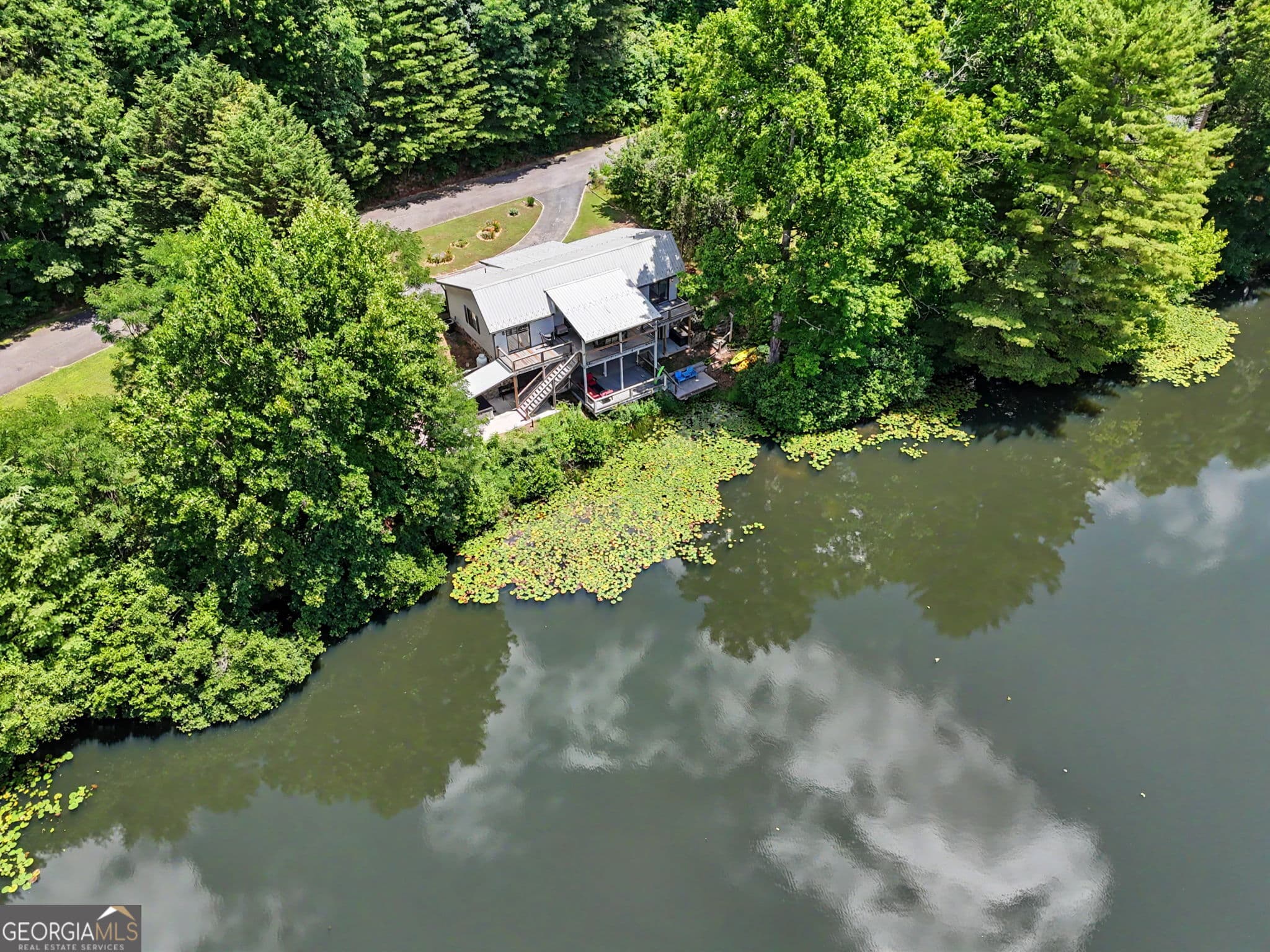 5 bedroom, 3 bathroom, 2,800 sq ft single family residence for sale at 181 Dam Lake Drive, Dillard, GA 30537 — photo 3