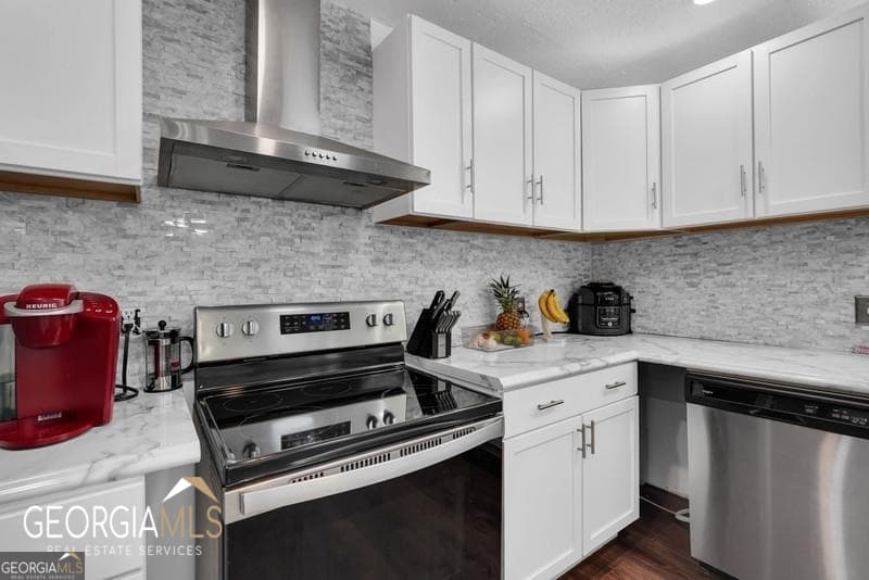 7 bedroom, 3 bathroom, 2,968 sq ft single family residence for sale at 154 Atkinson Drive, Swainsboro, GA 30401 — photo 6