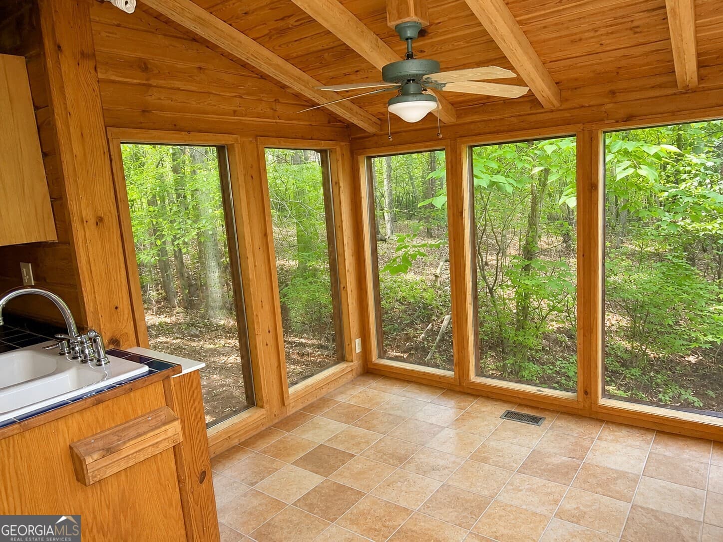 2 bedroom, 2 bathroom, 1,588 sq ft cabin,single family residence for sale at 82 Poinsettia Place, Sparta, GA 31087 — photo 6