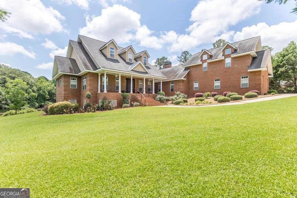 4 bedroom, 4 bathroom, 6,842 sq ft single family residence for rent at 103 Turnberry Court, Dublin, GA 31021 for $5,950 a month — photo 2