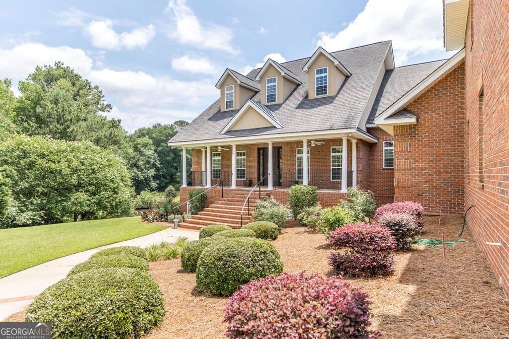 4 bedroom, 4 bathroom, 6,842 sq ft single family residence for rent at 103 Turnberry Court, Dublin, GA 31021 for $5,950 a month — photo 3