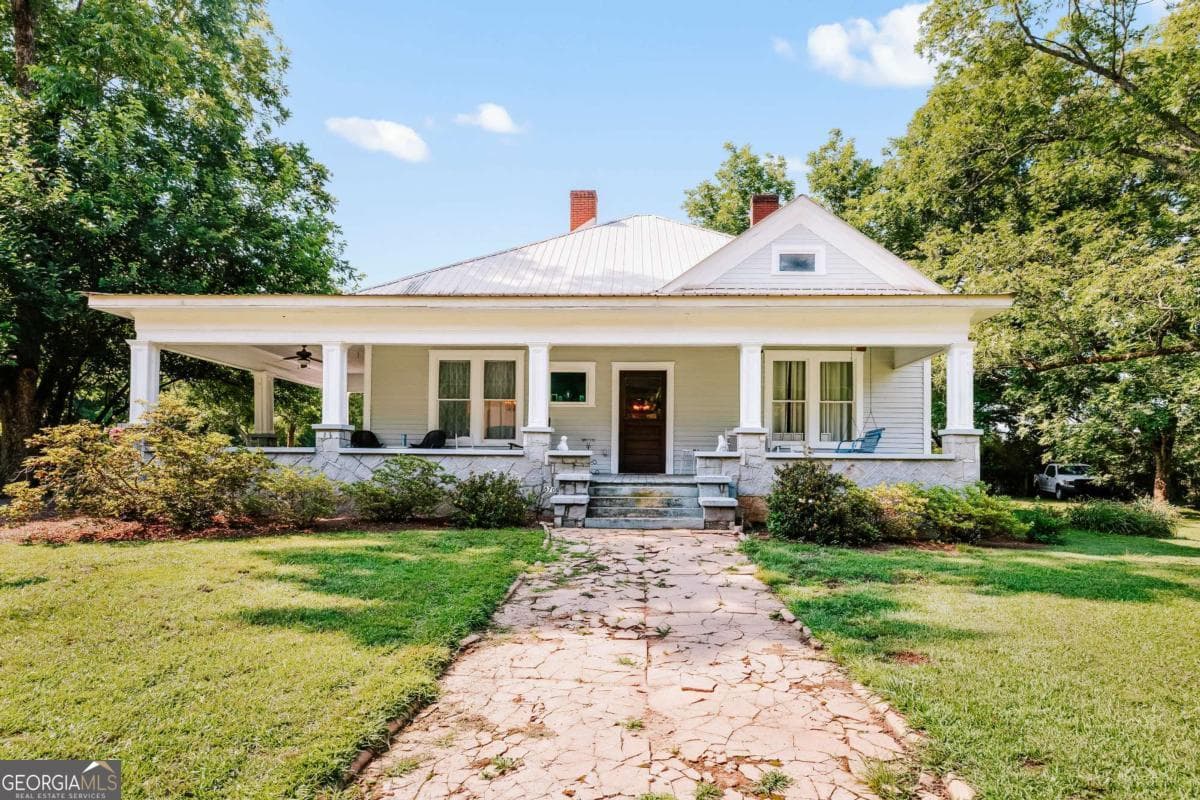 3 bedroom, 1.5 bathroom, 2,148 sq ft single family residence sold at 670 Railroad Avenue, Carlton, GA 30627
