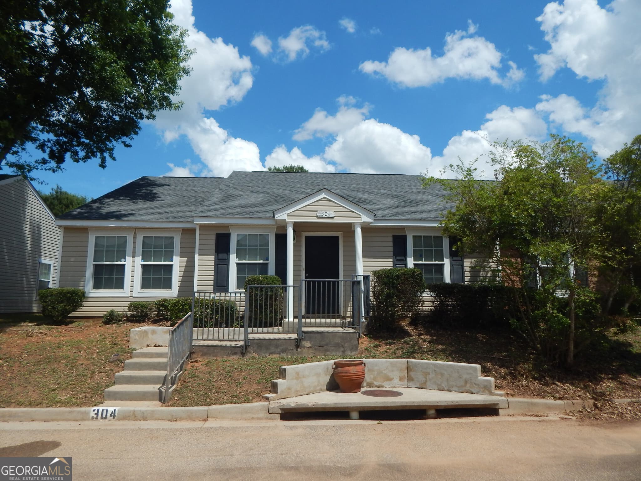 3 bedroom, 2 bathroom, 1,272 sq ft townhouse sold at 304 Lenox Circle, Lagrange, GA 30241