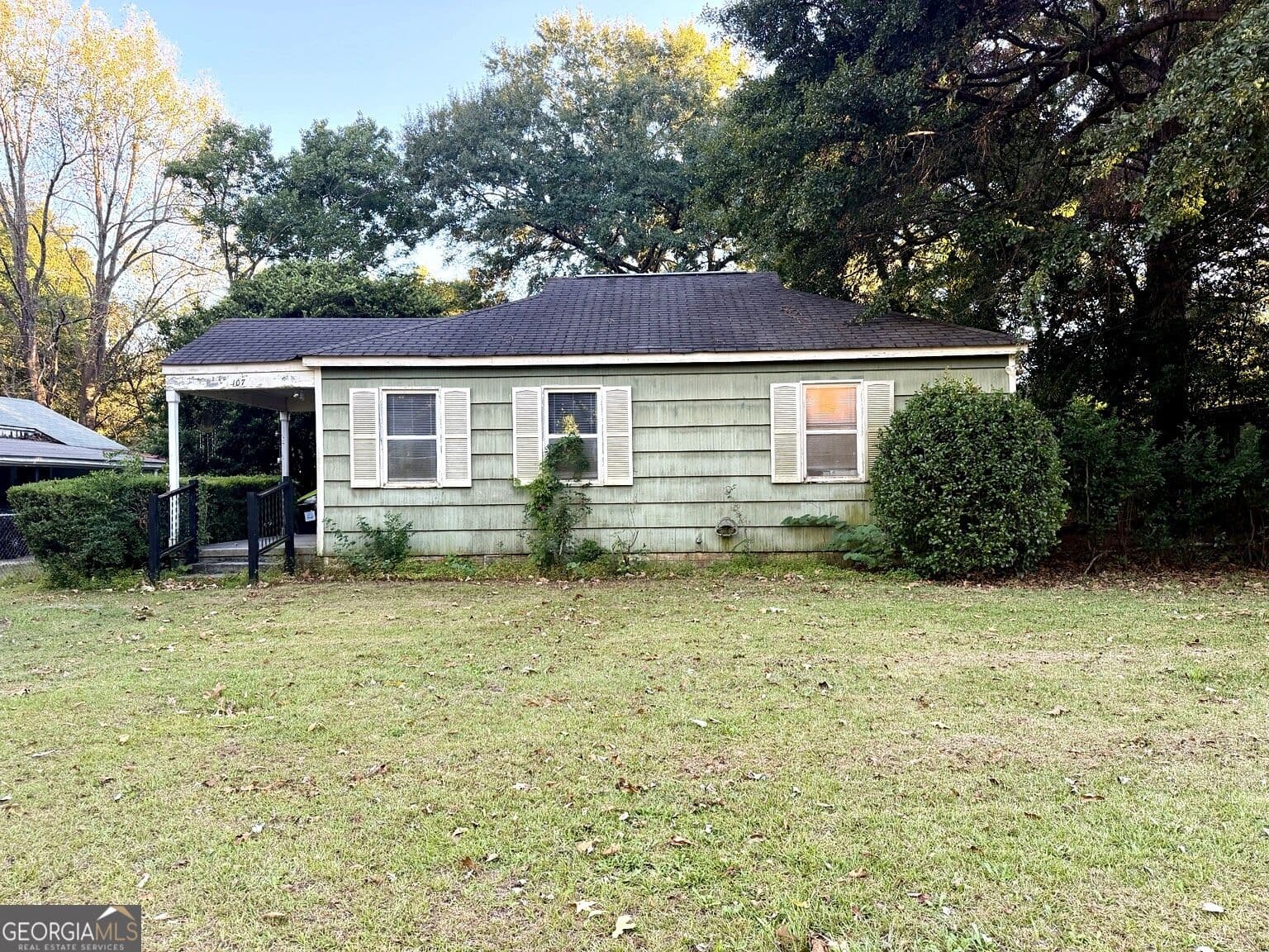 2 bedroom, 1 bathroom, 768 sq ft single family residence for sale at 107 Parkway Drive, Warner Robins, GA 31093