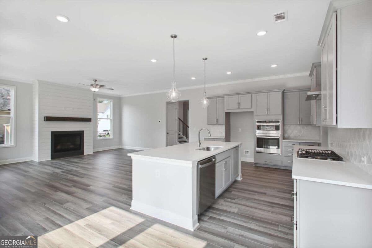 4 bedroom, 2.5 bathroom, 2,640 sq ft single family residence for rent at 644 Stoneview Drive, Canton, GA 30115 for $3,500 a month — photo 7