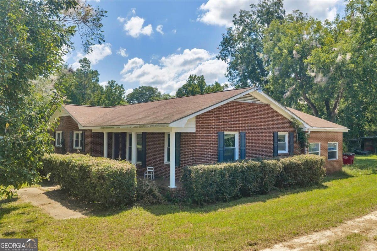 3 bedroom, 2 bathroom, 1,817 sq ft single family residence for sale at 6555 GA Hwy 313, Warwick, GA 31796 — photo 3