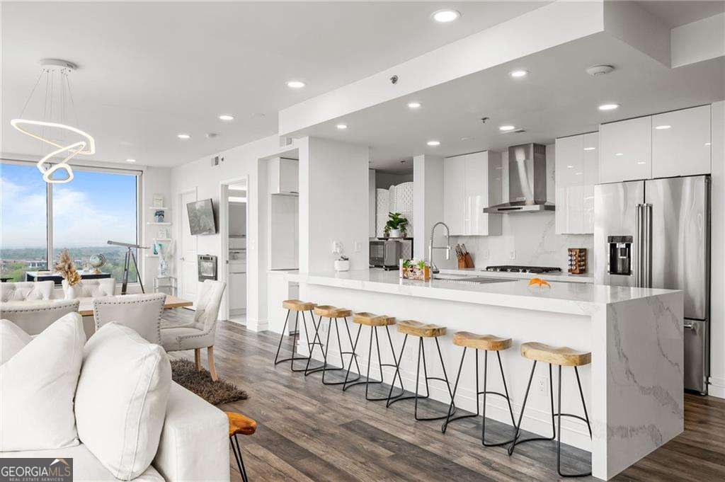 1 bedroom, 2.5 bathroom, 1,508 sq ft condominium for rent at 3338 Peachtree Road 2207, Atlanta, GA 30326 for $5,500 a month — photo 3