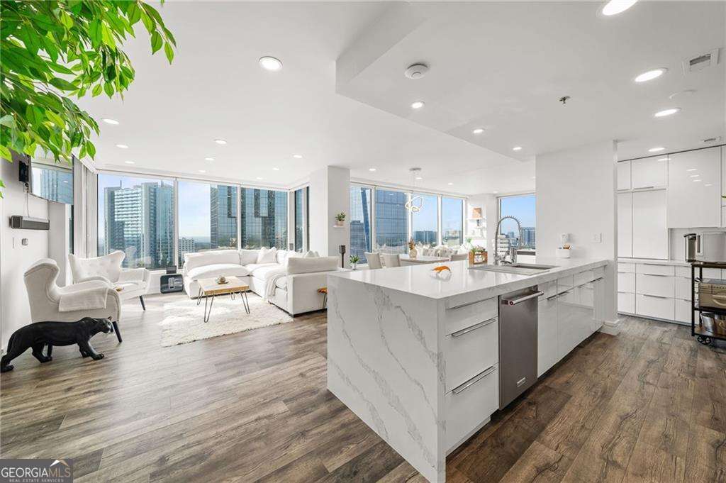 1 bedroom, 2.5 bathroom, 1,508 sq ft condominium for rent at 3338 Peachtree Road 2207, Atlanta, GA 30326 for $5,500 a month — photo 1 of 50