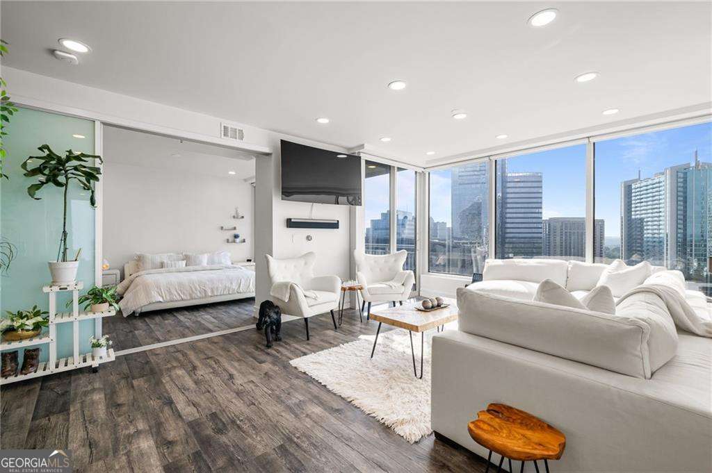 1 bedroom, 2.5 bathroom, 1,508 sq ft condominium for rent at 3338 Peachtree Road 2207, Atlanta, GA 30326 for $5,500 a month — photo 9