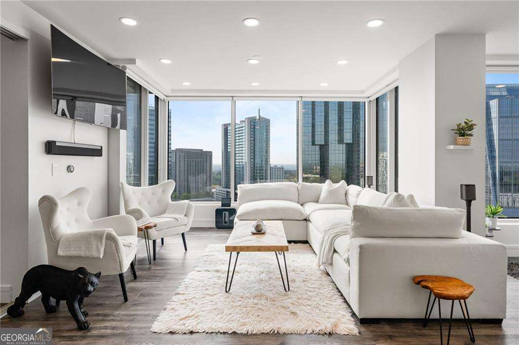 1 bedroom, 2.5 bathroom, 1,508 sq ft condominium for rent at 3338 Peachtree Road 2207, Atlanta, GA 30326 for $5,500 a month — photo 10