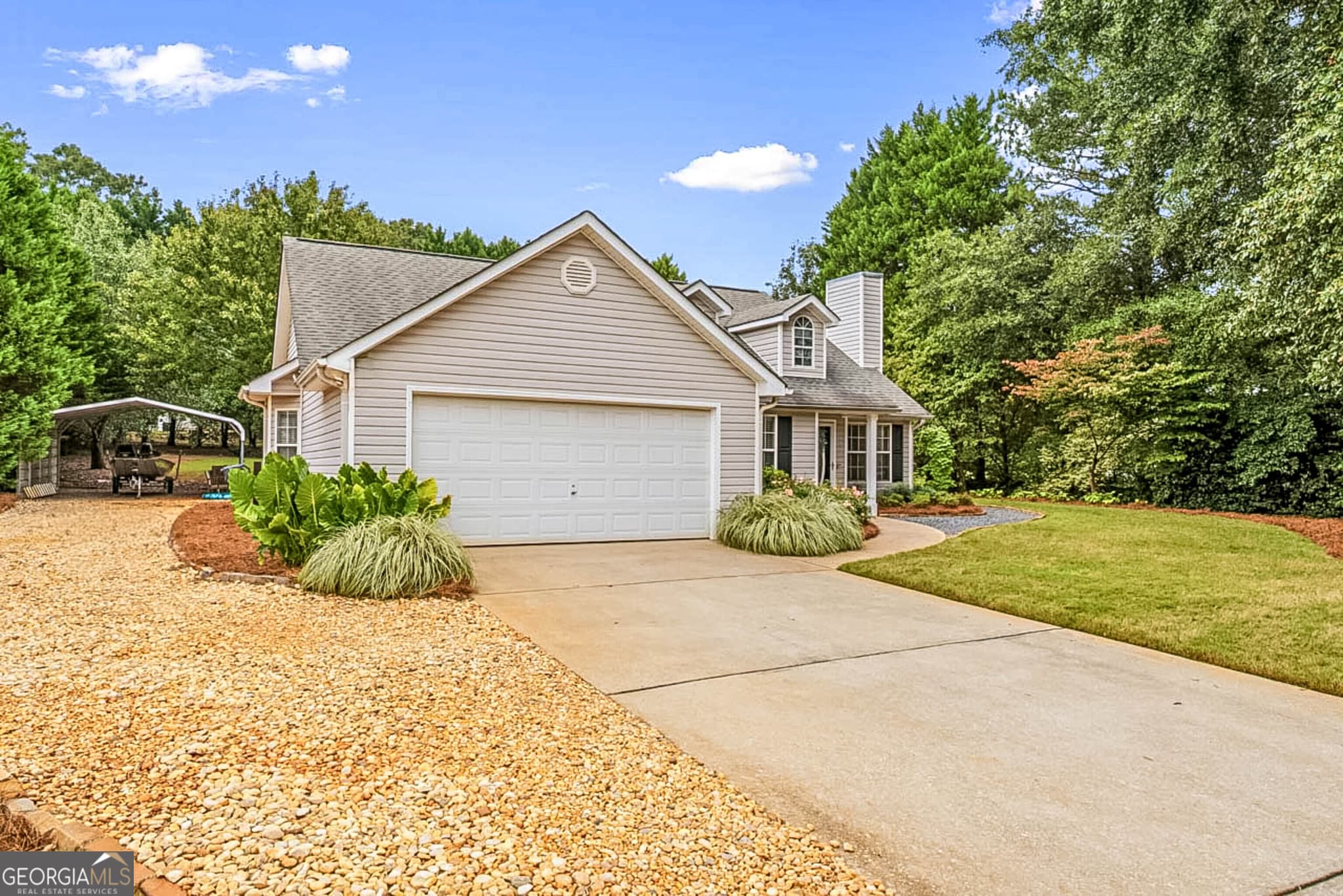 3 bedroom, 2 bathroom, 1,347 sq ft single family residence for sale at 2042 Big Cypress Lane, Locust Grove, GA 30248 — photo 3