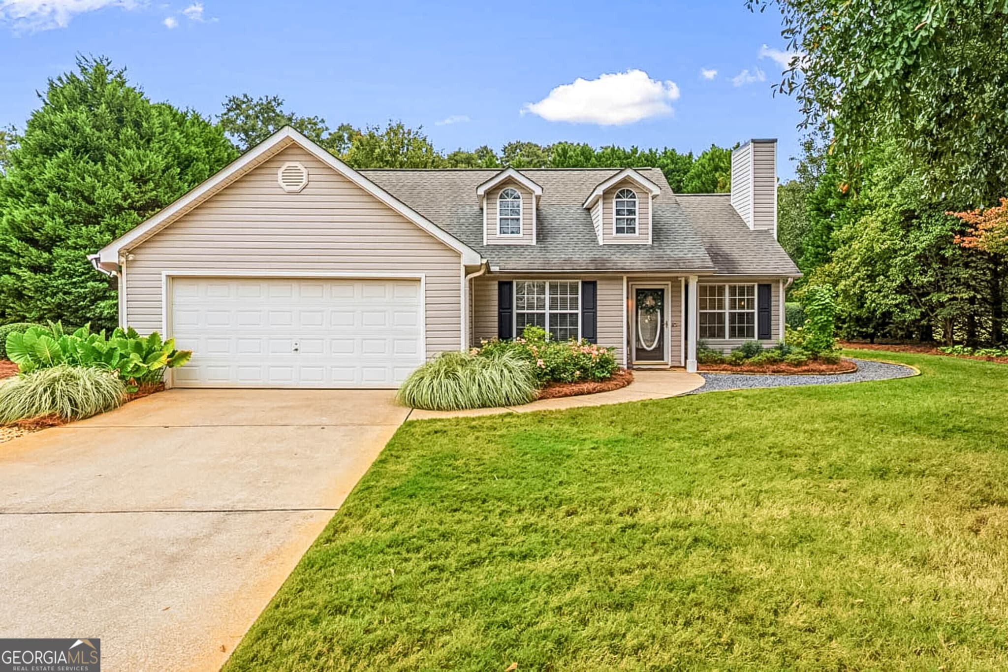 3 bedroom, 2 bathroom, 1,347 sq ft single family residence for sale at 2042 Big Cypress Lane, Locust Grove, GA 30248 — photo 1 of 27