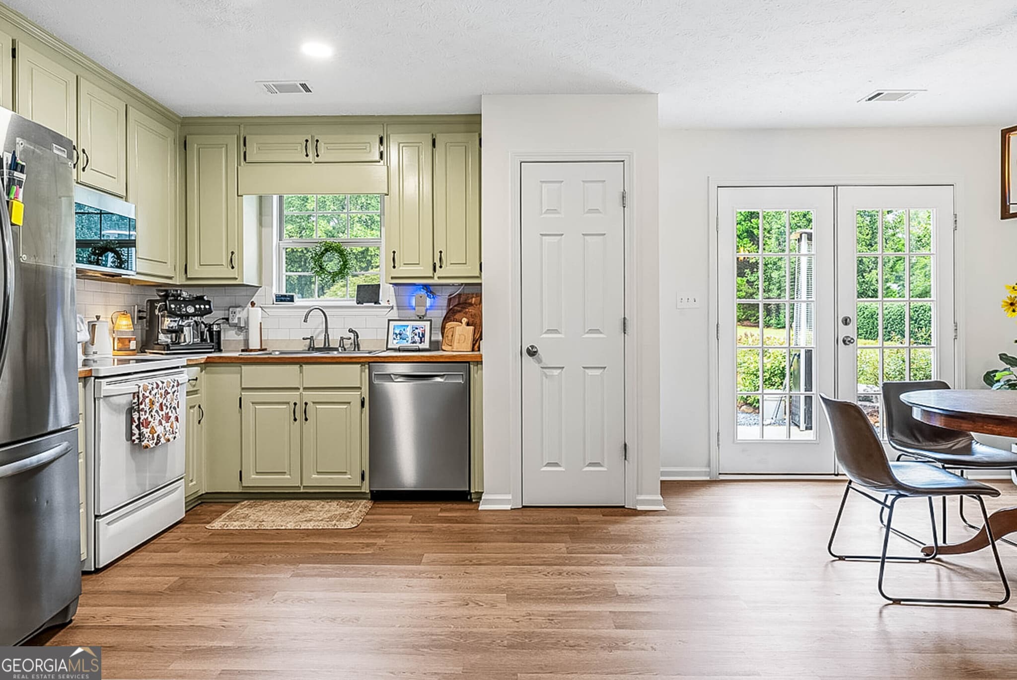 3 bedroom, 2 bathroom, 1,347 sq ft single family residence for sale at 2042 Big Cypress Lane, Locust Grove, GA 30248 — photo 10