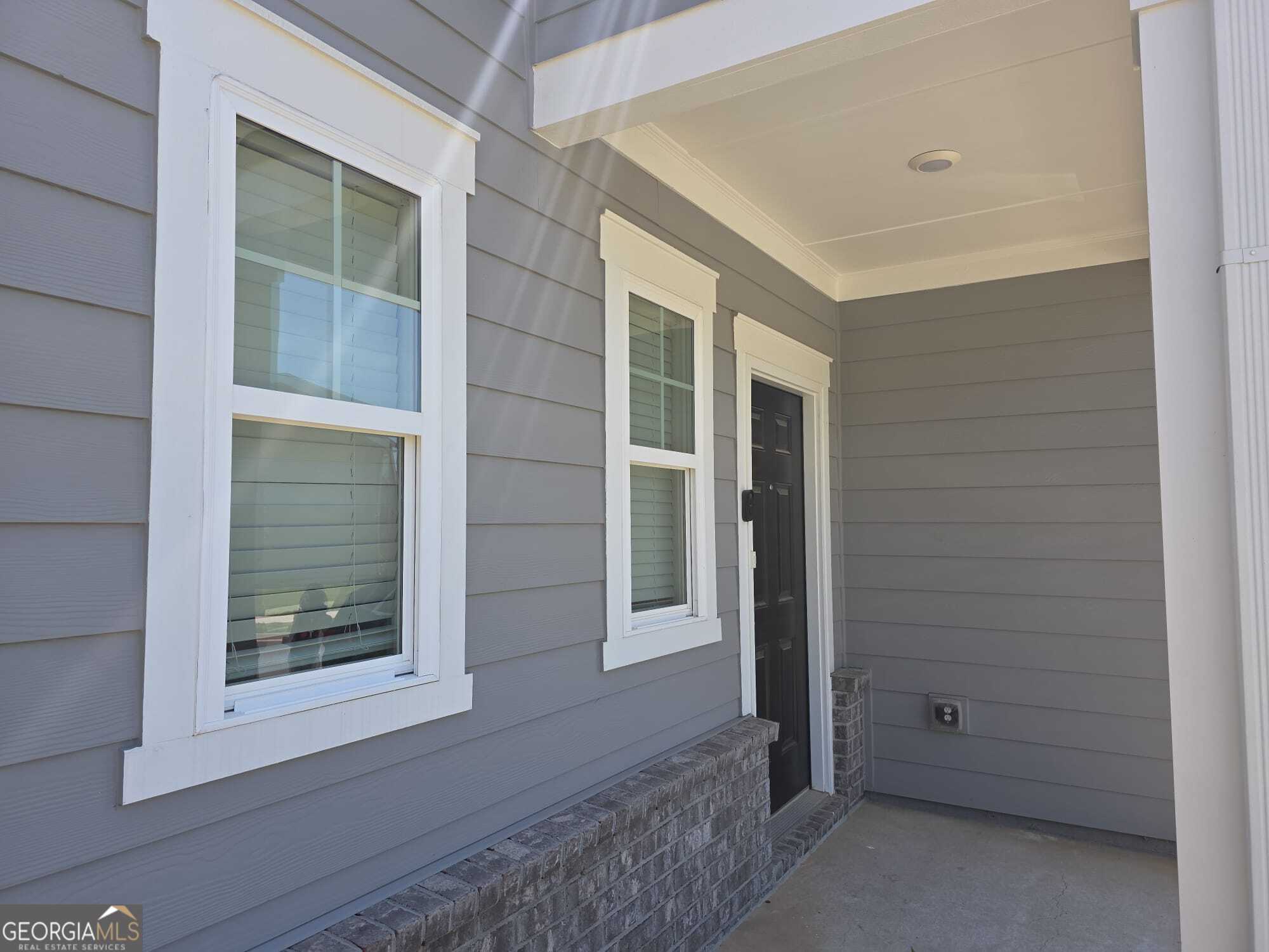 4 bedroom, 2.5 bathroom, 1,870 sq ft single family residence for rent at 125 N Chesapeake Bay Drive, Locust Grove, GA 30248 for $2,450 a month — photo 3