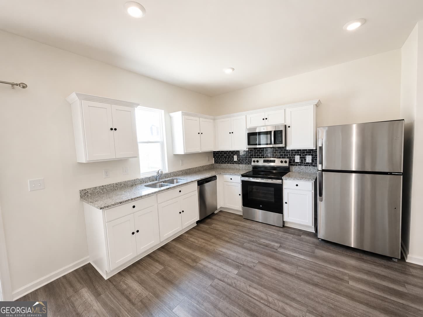 4 bedroom, 2.5 bathroom, 1,870 sq ft single family residence for rent at 125 N Chesapeake Bay Drive, Locust Grove, GA 30248 for $2,450 a month — photo 5