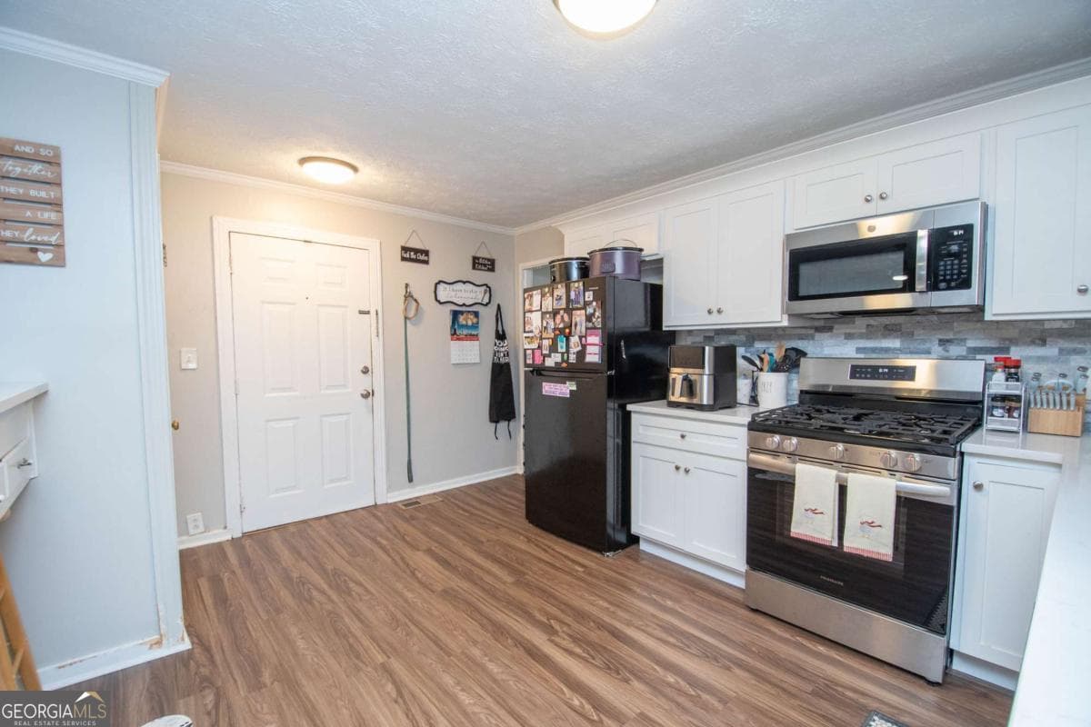 3 bedroom, 2 bathroom, 2,112 sq ft single family residence for sale at 211 Rutland Circle, Lagrange, GA 30241 — photo 4