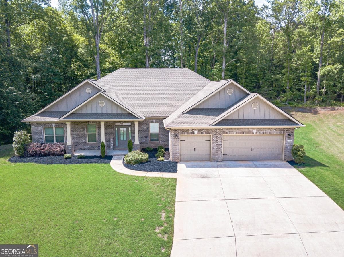 4 bedroom, 3 bathroom, 2,818 sq ft single family residence sold at 150 Whitworth Drive, Locust Grove, GA 30248