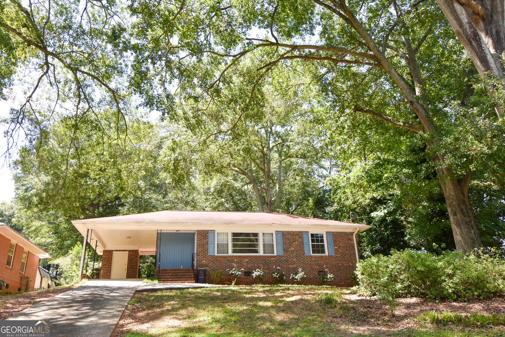 3 bedroom, 1 bathroom, 1,045 sq ft single family residence for sale at 1541 Oakhill Drive, Griffin, GA 30223 — photo 1 of 33