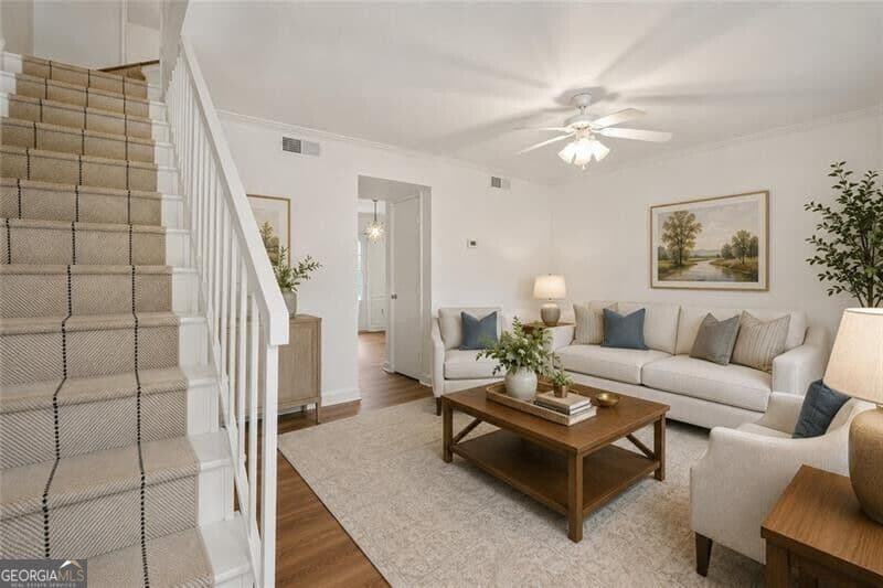 2 bedroom, 1.5 bathroom, 1,100 sq ft townhouse for sale at 122 Woodmere Square, Atlanta, GA 30327 — photo 3