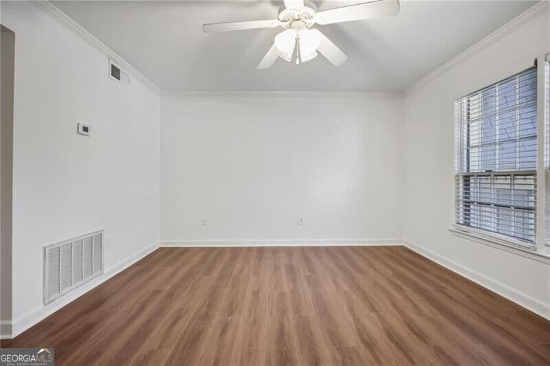 2 bedroom, 1.5 bathroom, 1,100 sq ft townhouse for sale at 122 Woodmere Square, Atlanta, GA 30327 — photo 9
