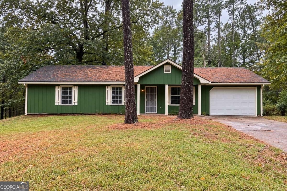 3 bedroom, 2 bathroom, 1,287 sq ft single family residence for sale at 810 Navajo Trail, Covington, GA 30016