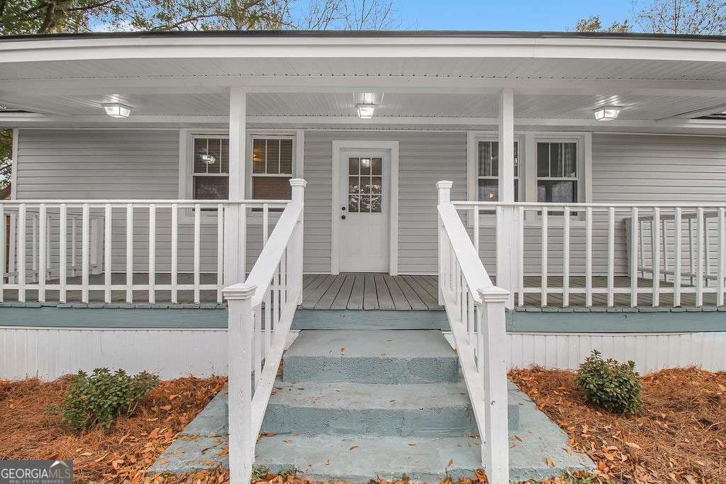 3 bedroom, 1 bathroom single family residence for sale at 373 S Main Street, Pembroke, GA 31321 — photo 2
