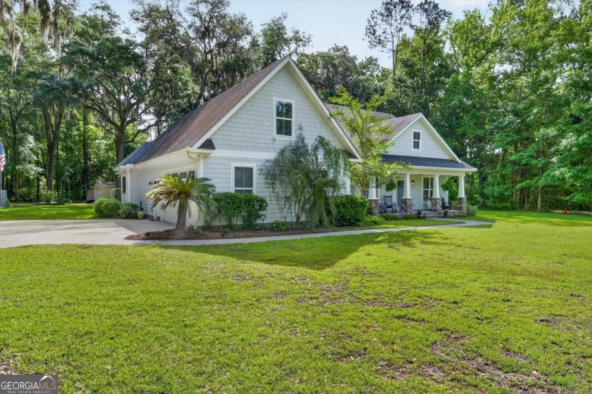 5 bedroom, 3 bathroom single family residence sold at 4777 Belfast River Road, Richmond Hill, GA 31324