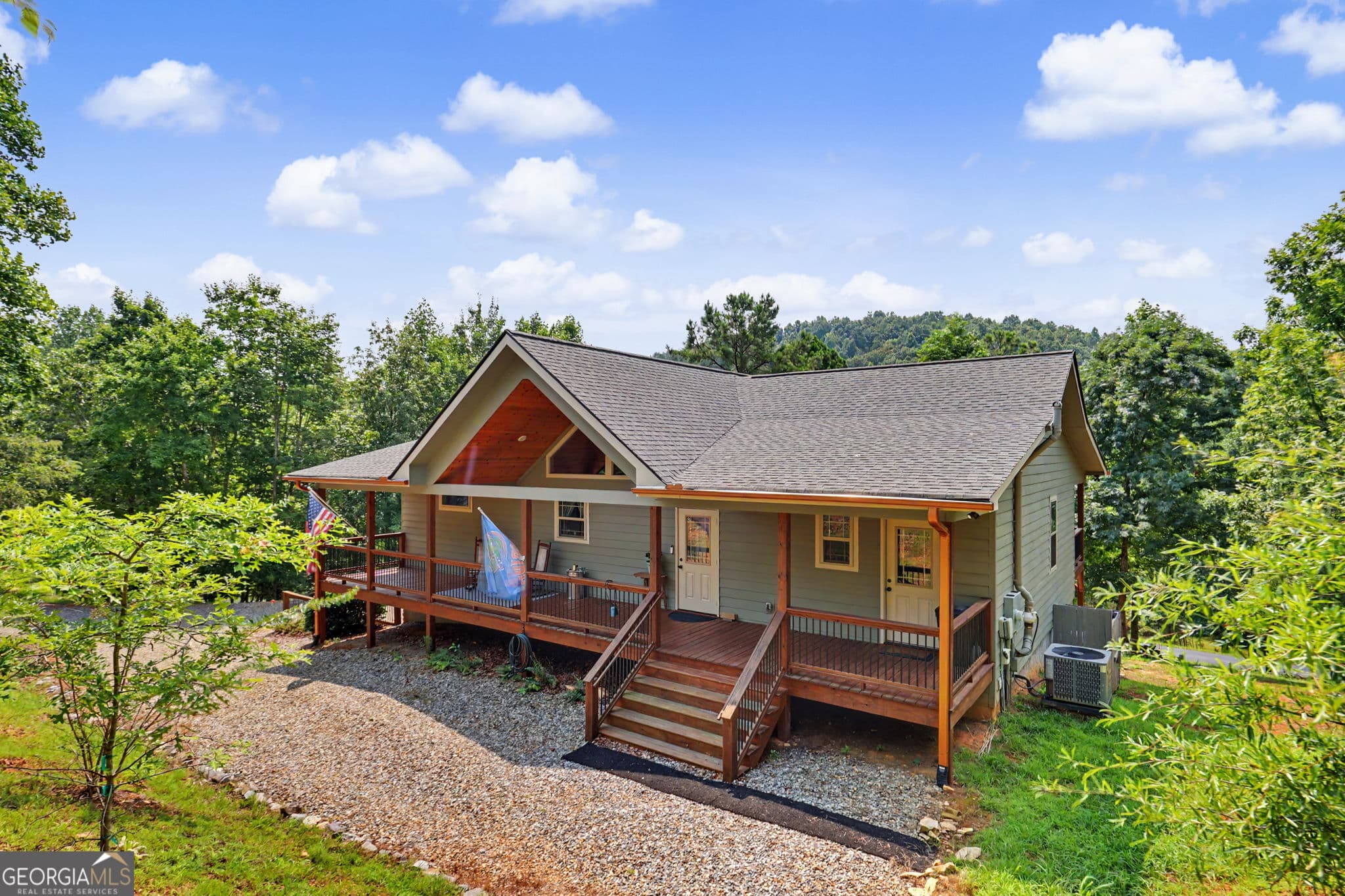 3 bedroom, 3 bathroom, 3,200 sq ft single family residence for sale at 539 Summer Cove Road, Blairsville, GA 30512 — photo 2