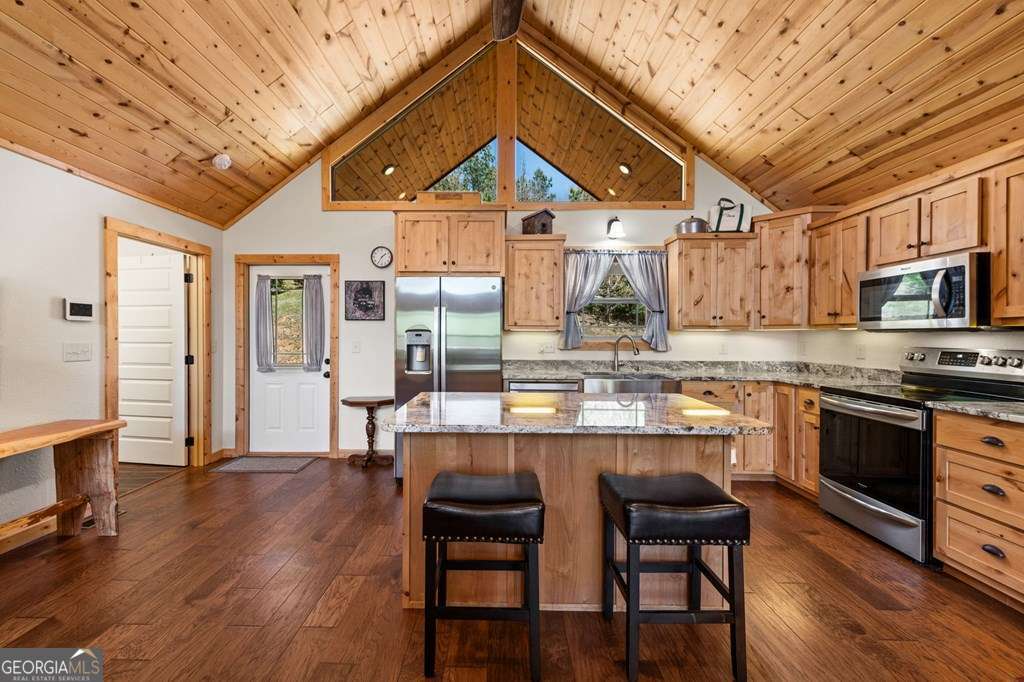 3 bedroom, 3 bathroom, 3,200 sq ft single family residence for sale at 539 Summer Cove Road, Blairsville, GA 30512 — photo 5