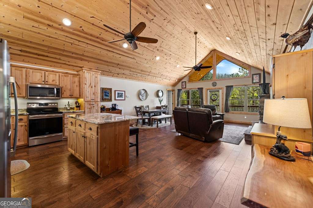 3 bedroom, 3 bathroom, 3,200 sq ft single family residence for sale at 539 Summer Cove Road, Blairsville, GA 30512 — photo 10