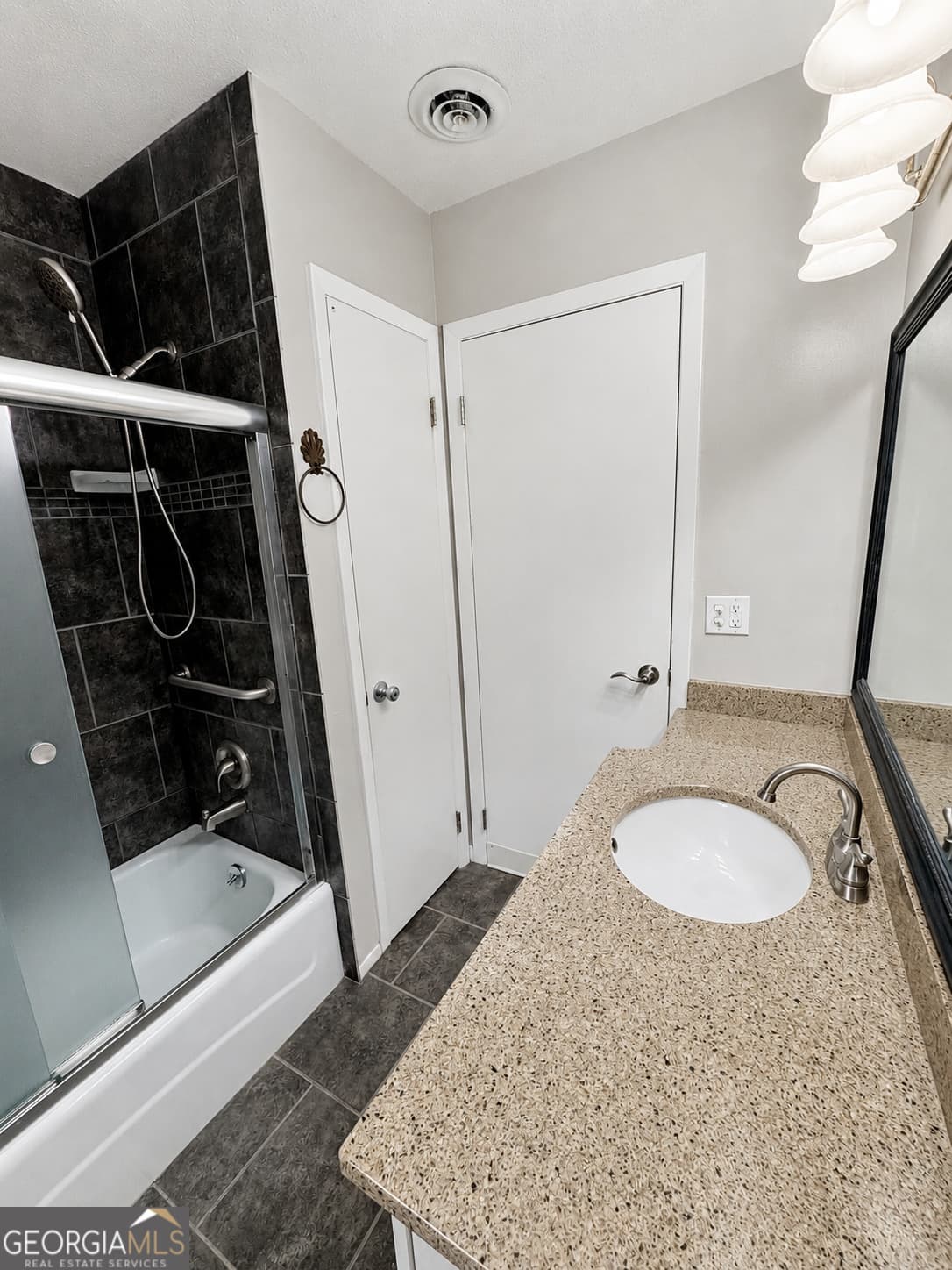 3 bedroom, 2 bathroom, 1,498 sq ft single family residence for sale at 1808 Rossway Drive, Vidalia, GA 30474 — photo 6