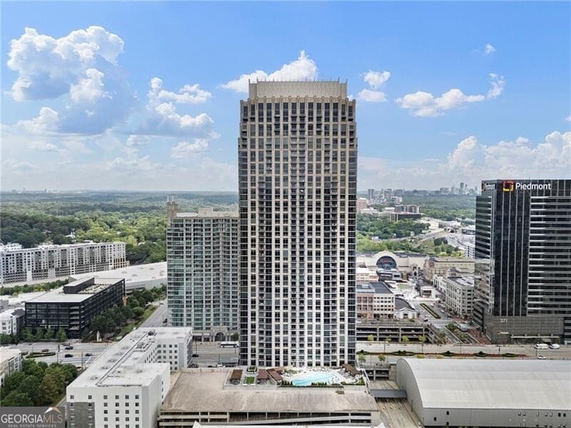2 bedroom, 3 bathroom, 2,152 sq ft condominium for sale at 270 17th Streets 3604, Atlanta, GA 30363 — photo 2