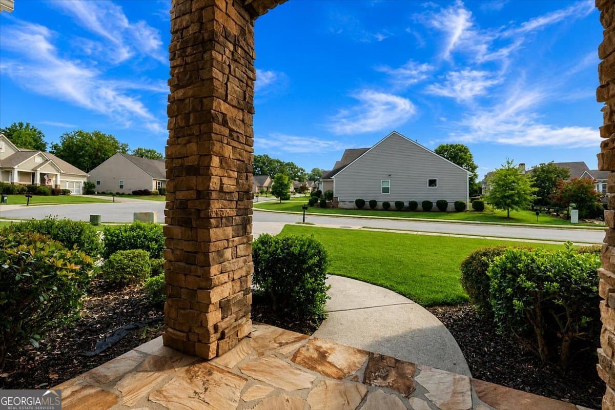 2 bedroom, 2 bathroom, 1,960 sq ft single family residence for sale at 1067 Creekwood Circle, Madison, GA 30650 — photo 3