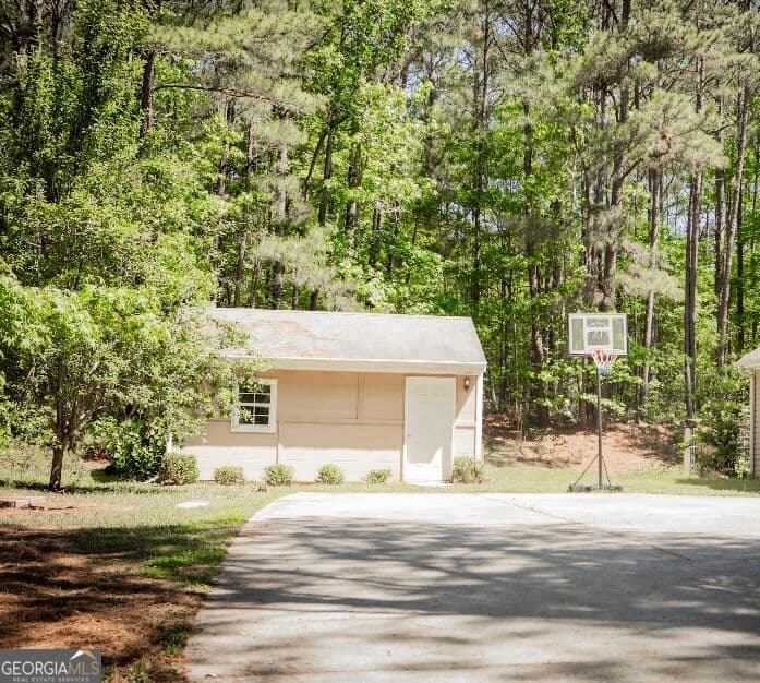 4 bedroom, 2.5 bathroom, 2,288 sq ft single family residence for sale at 120 Mill Pond Court, Milner, GA 30257 — photo 4