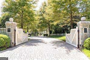 3 bedroom, 5 bathroom single family residence sold at 4266 Paces Ferry Road, Atlanta, GA 30339