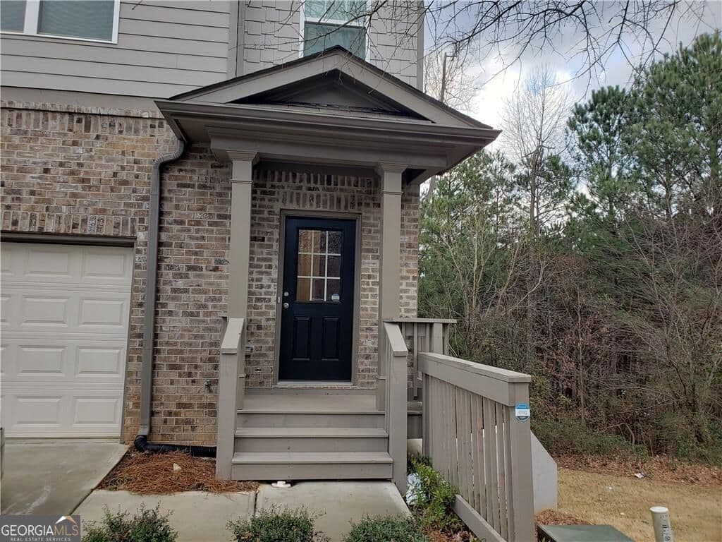 3 bedroom, 2.5 bathroom townhouse for rent at 2725 Daybreak Court, Suwanee, GA 30024 for $2,150 a month — photo 1 of 17