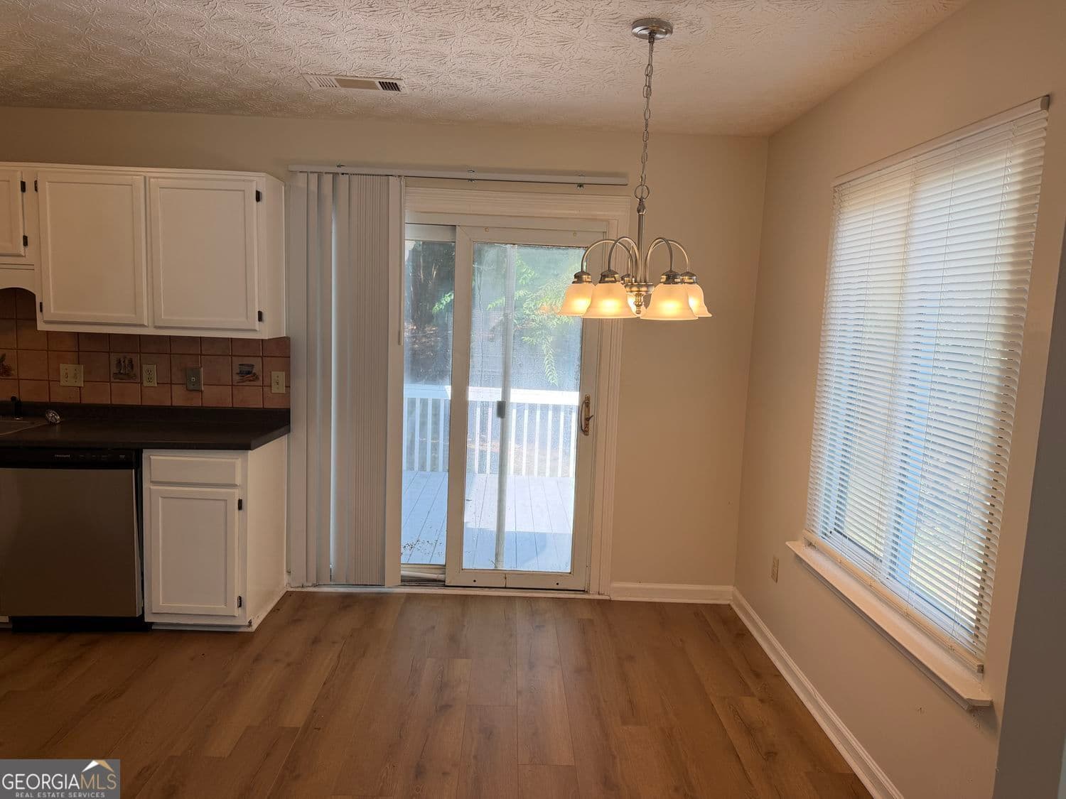 3 bedroom, 2 bathroom, 1,425 sq ft single family residence for rent at 1819 Crescent Hill Drive, Acworth, GA 30102 for $1,850 a month — photo 4