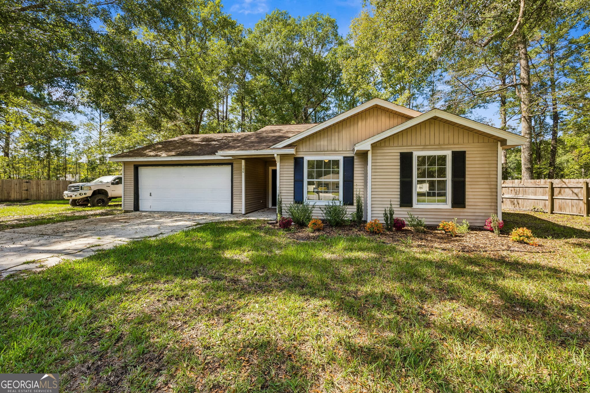 3 bedroom, 2 bathroom, 1,112 sq ft single family residence for sale at 106 Kimberly Court, Kingsland, GA 31548 — photo 2