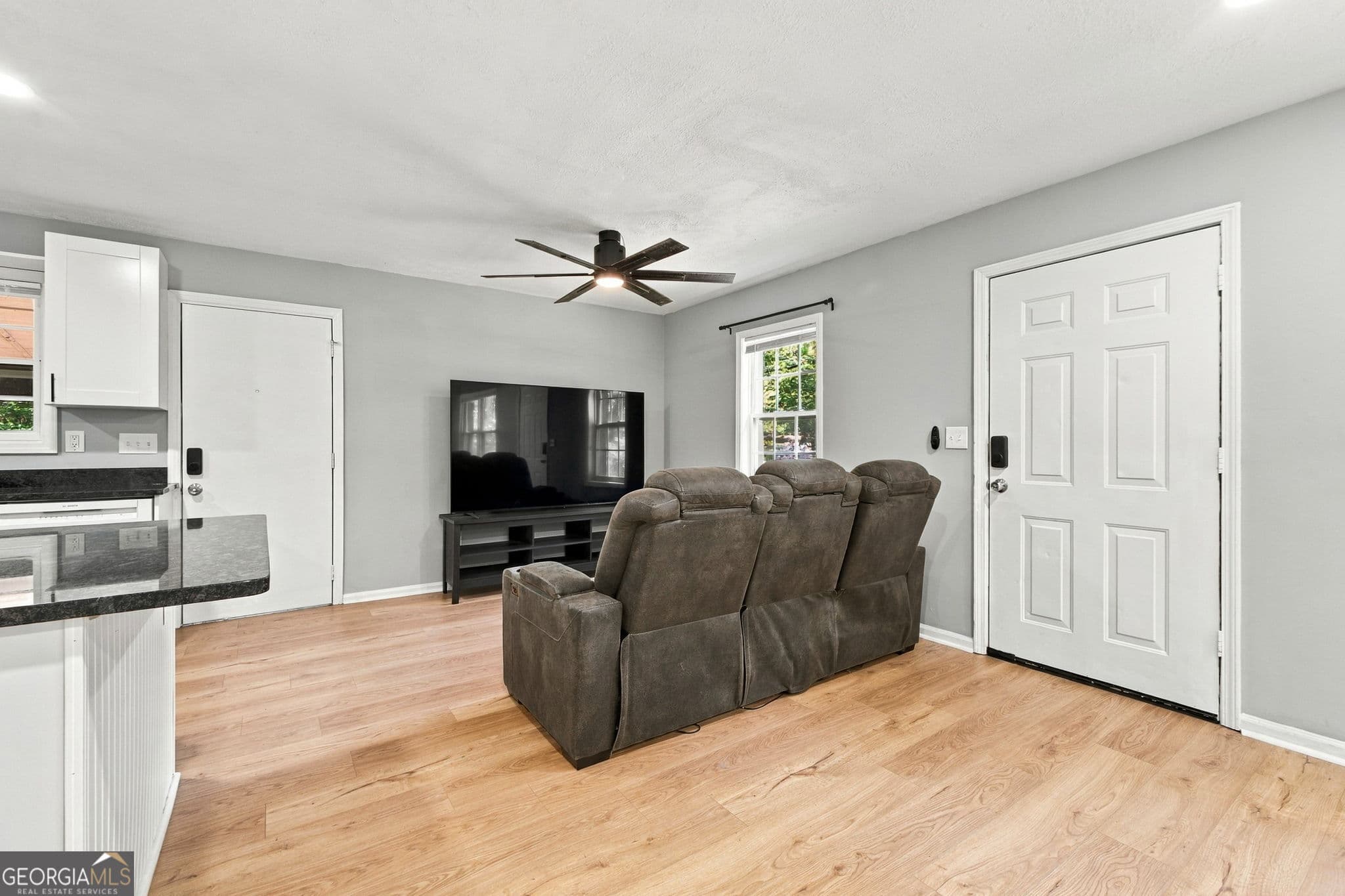3 bedroom, 2 bathroom, 1,025 sq ft single family residence for sale at 4725 Oak Street, Ellenwood, GA 30294 — photo 2