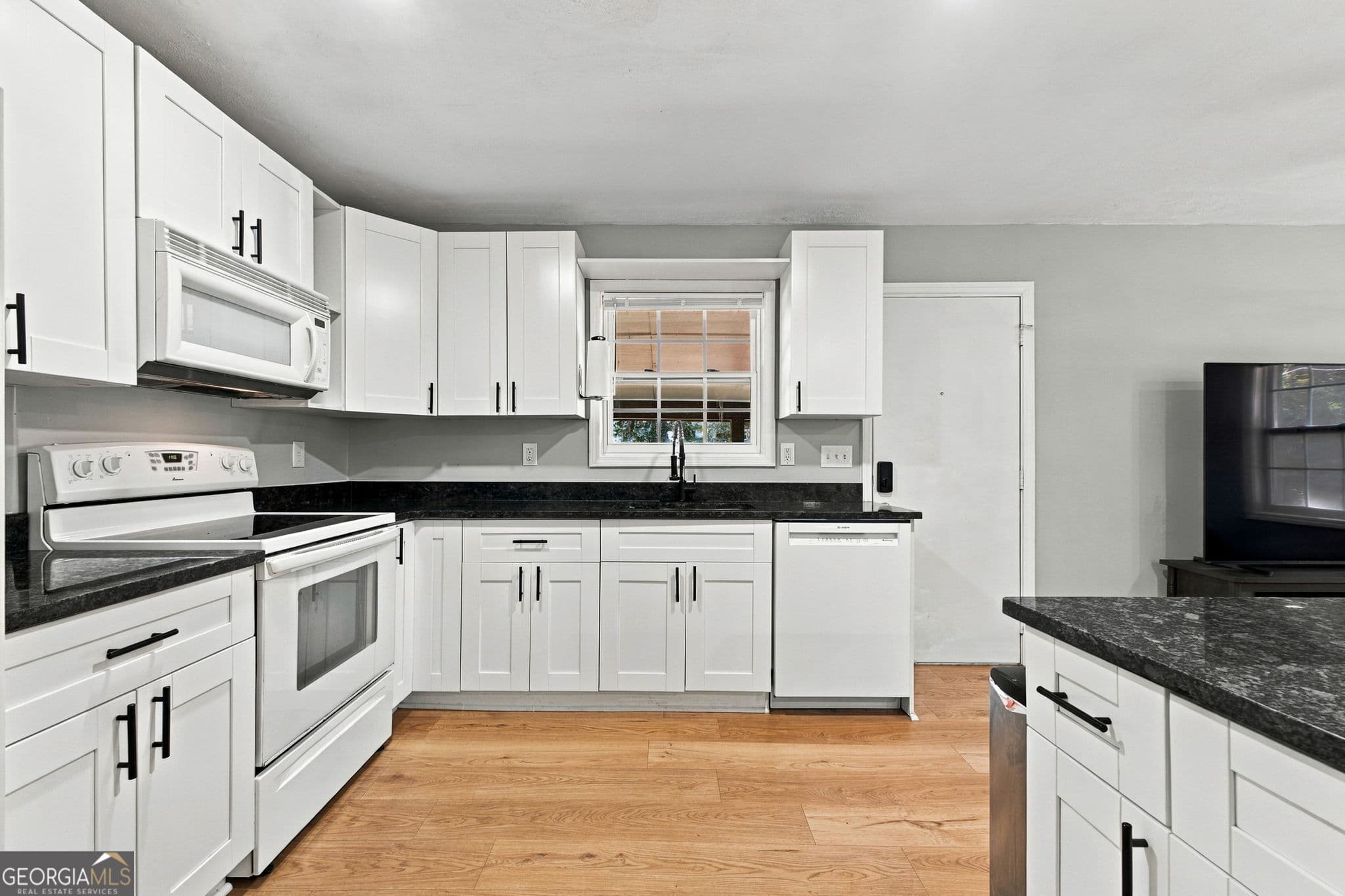 3 bedroom, 2 bathroom, 1,025 sq ft single family residence for sale at 4725 Oak Street, Ellenwood, GA 30294 — photo 6