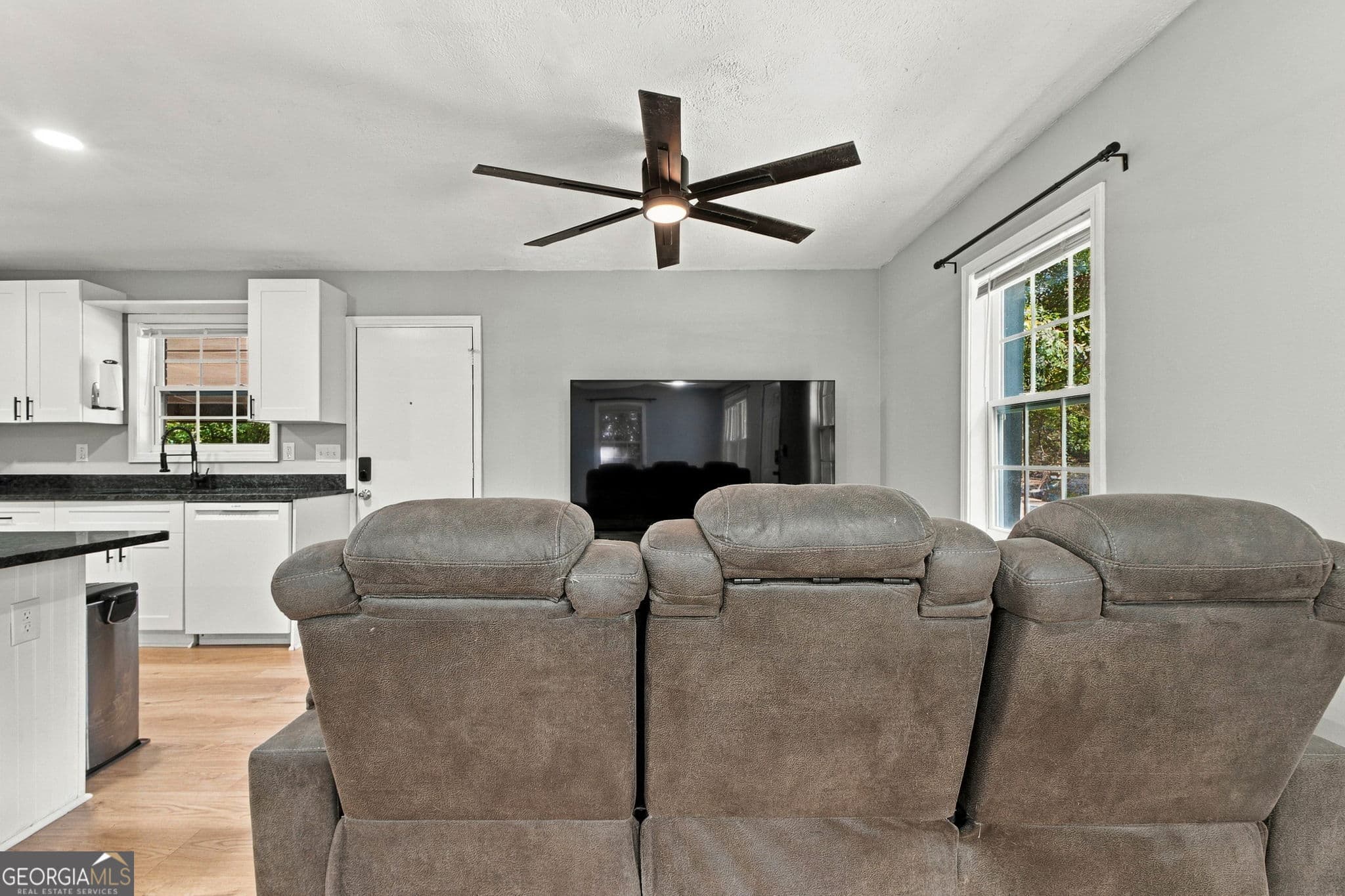 3 bedroom, 2 bathroom, 1,025 sq ft single family residence for sale at 4725 Oak Street, Ellenwood, GA 30294 — photo 3