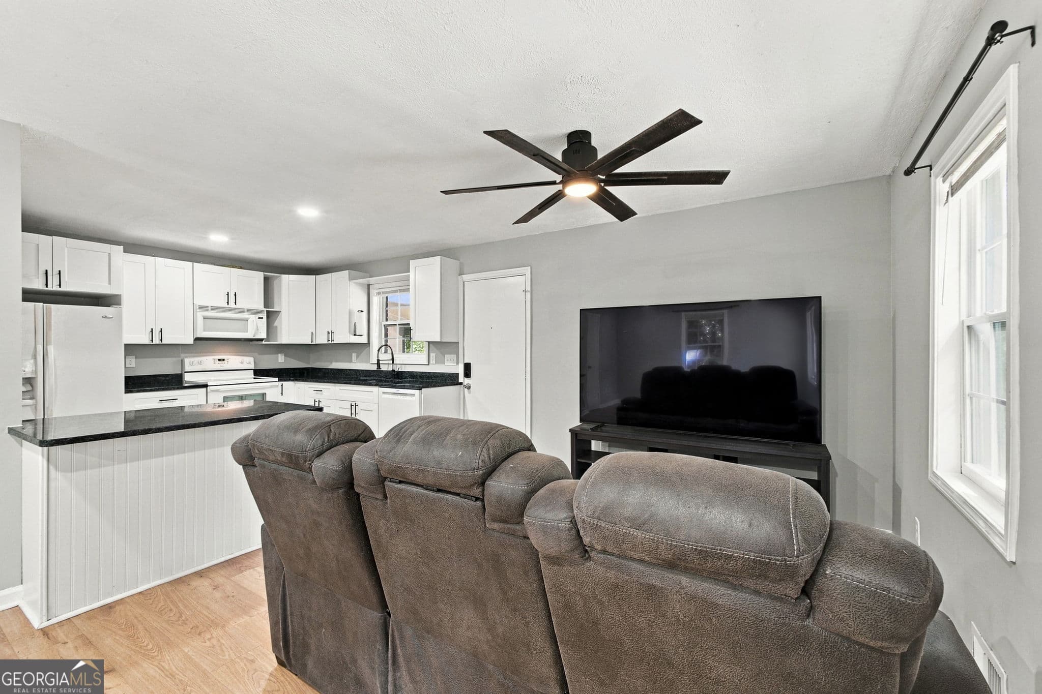 3 bedroom, 2 bathroom, 1,025 sq ft single family residence for sale at 4725 Oak Street, Ellenwood, GA 30294 — photo 4