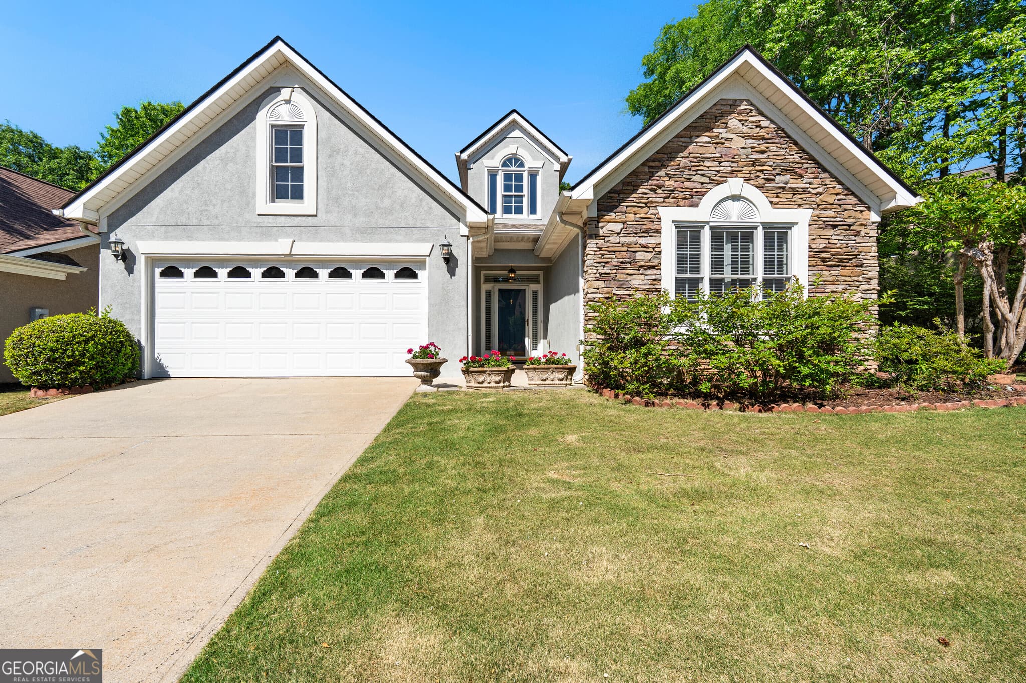 3 bedroom, 2 bathroom, 2,370 sq ft single family residence for sale at 218 Collierstown Way, Peachtree City, GA 30269 — photo 1 of 42