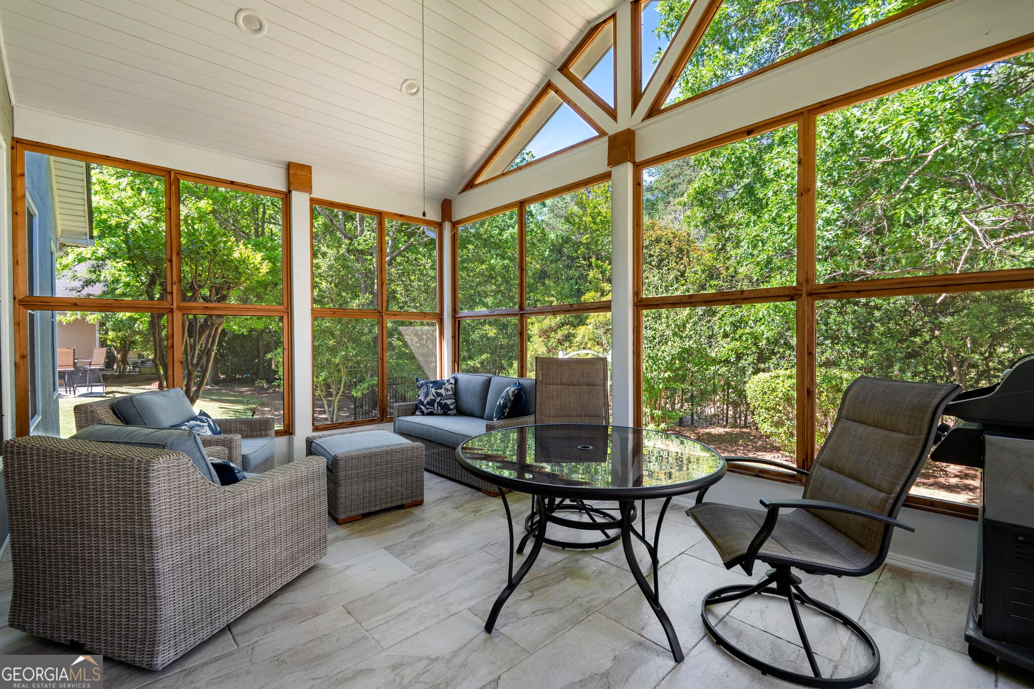3 bedroom, 2 bathroom, 2,370 sq ft single family residence for sale at 218 Collierstown Way, Peachtree City, GA 30269 — photo 4