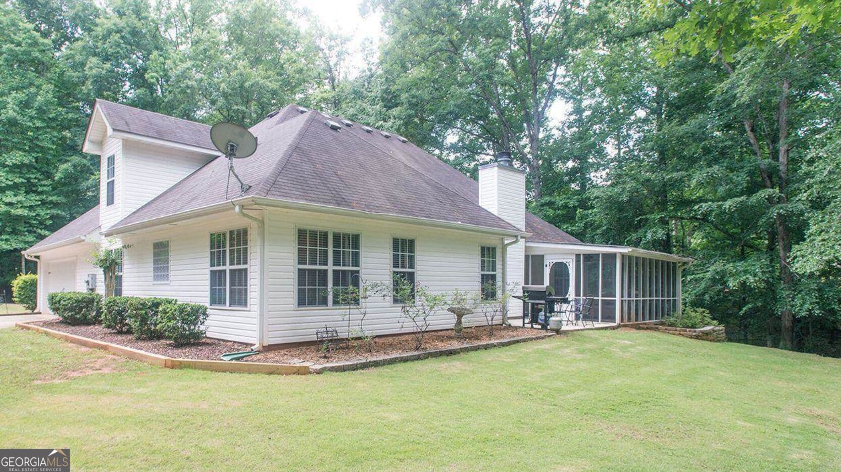 4 bedroom, 2 bathroom, 2,264 sq ft single family residence for sale at 155 Rose Walk Drive, Covington, GA 30016 — photo 2