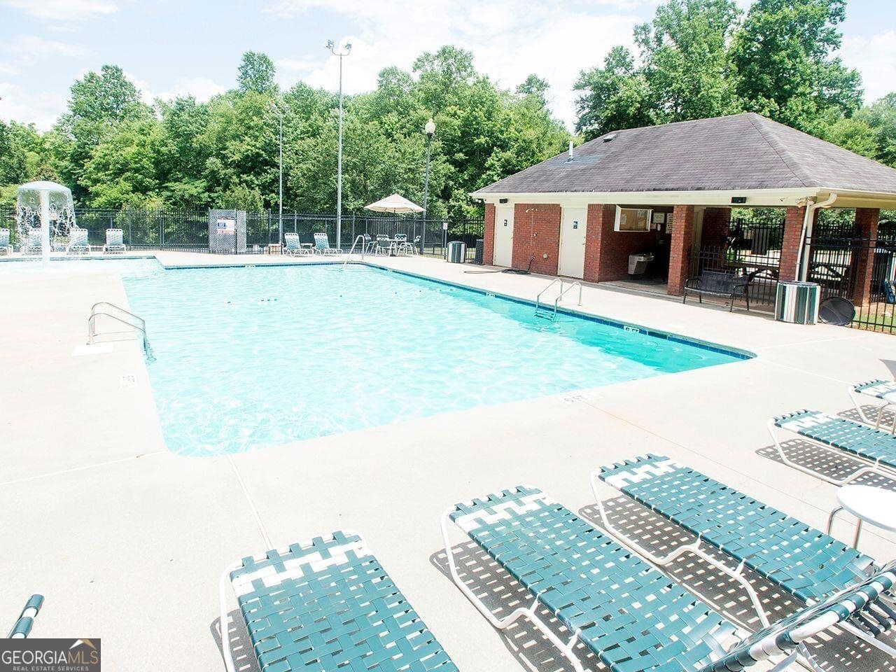 4 bedroom, 2 bathroom, 2,264 sq ft single family residence for sale at 155 Rose Walk Drive, Covington, GA 30016 — photo 4